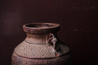 Karanlık oda ayakta hamurlu sürahi