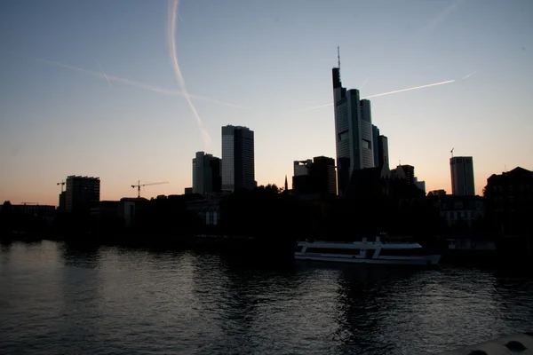 Skyline Frankfurt am Main lőni éjjel - Stock kép — Stock Fotó