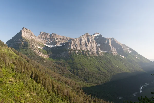 Going to the sun road, mighty mountains - Stock Image — Stock Photo, Image