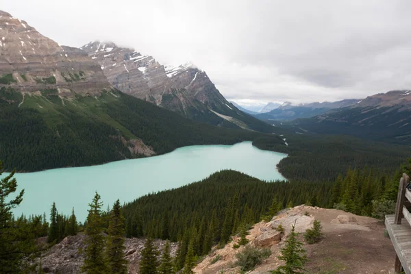 Lago Moraine - Imagen de stock —  Fotos de Stock