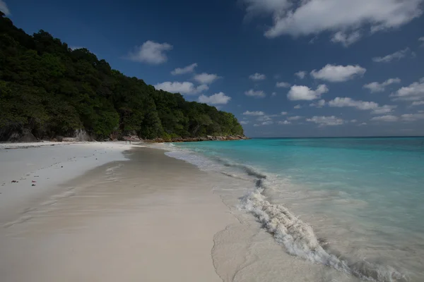 Playa en Tachai Island, Mar de Andamanden, Tailandia — Foto de Stock