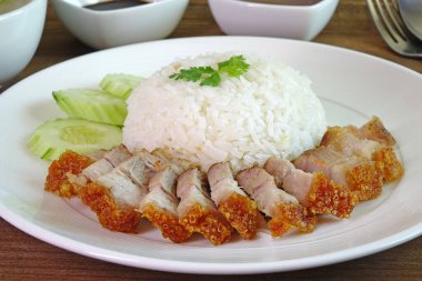 Mısır gevreği (Kao Moo krop), Tayland yerel kahvaltısı ve öğle yemeği.