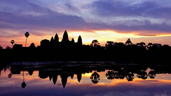 Angkor Wat Hermoso Amanecer Angkor Wat Camboya Silhouette —  Fotos de Stock