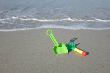 Plajdaki oyuncaklar, seçici odaklanma