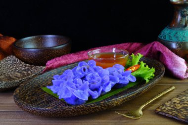 Tayland hamuru (Khanom Chor Muang) Tayland mezeleri ünlüdür. Seçici odak kopyalama alanı