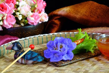 Tayland hamuru (Khanom Chor Muang) Tayland mezeleri ünlüdür. Seçici odak kopyalama alanı