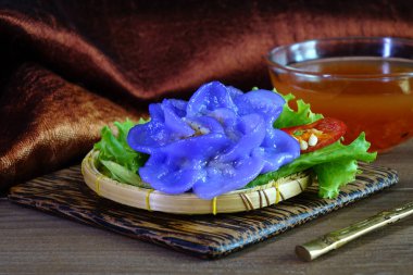 Tayland hamuru (Khanom Chor Muang) Tayland mezeleri ünlüdür. Seçici odak