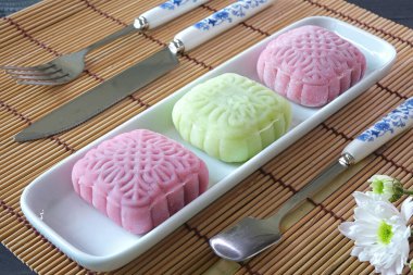 Kar keki, sonbahar ortası festivali için ay çöreği, Çin geleneksel pastası, renkli ay pastası.