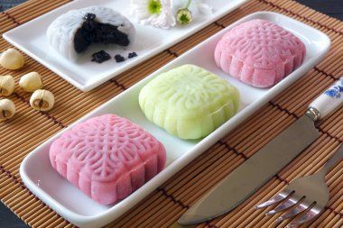 Kar keki, sonbahar ortası festivali için ay çöreği, Çin geleneksel pastası, renkli ay pastası.