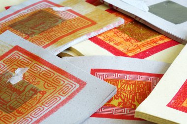 Çin Hayalet Festivali ve mezar temizleme gününde kullanılan Joss Money (Qingming Festivali)
