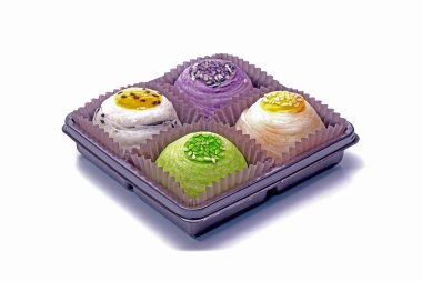 Modern Mooncake beyaz arka planda izole edilir. Çin Sonbahar Festivali (Zhongqiujie) için Ay çöreği (Yuebing))
