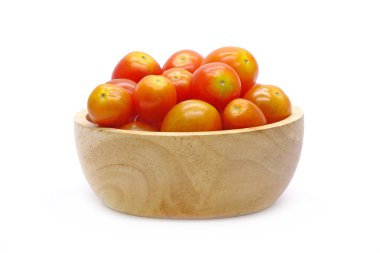 Beyaz zemin üzerinde izole edilmiş kiraz domatesleri beyaz zemin üzerinde izole