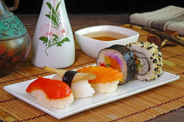 Вегетарианская Еда Вегетарианские Суши Японская Кухня Fusion Селективный Фокус — стоковое фото