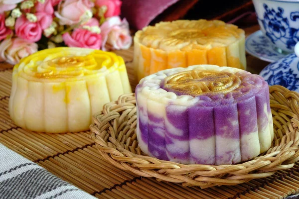 Moon Cake Mid Autumn Festival Snow Skin Mooncake Modern Style — 图库照片