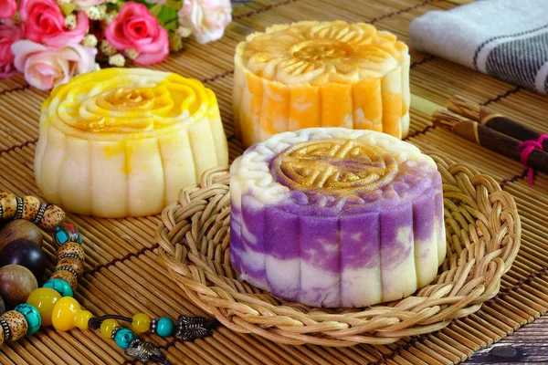 Moon Cake Mid Autumn Festival Snow Skin Mooncake Modern Style — 图库照片