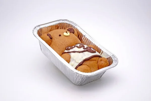 小熊形状的面包面包面包 自制甜点的主意 孩子们的食品艺术 有选择的重点 白色背景 — 图库照片
