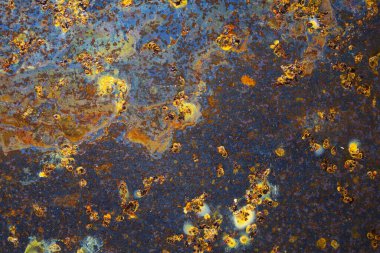 Metal levhada pas, grunge arkaplan.