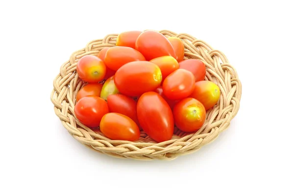 Tomates Cherry Tomates Uva Cesta Aislados Sobre Fondo Blanco — Foto de Stock