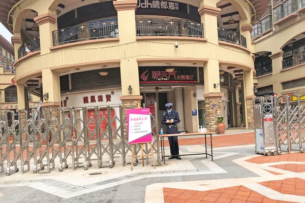 湖北省 2020年4月3 2020年4月 武漢光州市は 中国政府が武漢での閉鎖を中止した後も 人々のスクリーニングプロセスでガードを持っています — ストック写真