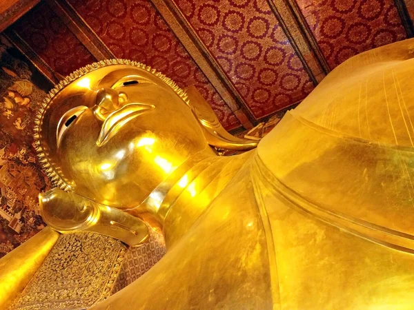 Estátua Buda Dormindo Dourado Templo Wat Bangkok Tailândia — Fotografia de Stock