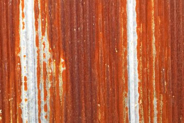 Galvanizli kıvrımlı çarşaf, kırsal arka plan, yıpranmış arka plan. Paslı metal levha.