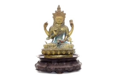 Tibetli Bodhisattawa bronz heykeli beyaz arka planda izole edilmiş. Tibet Budist dini ve Çin kültürü.
