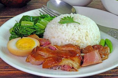 Pirinçli domuz budu, ünlü Tayland yemeği, Çin mutfağı. Seçici odak.