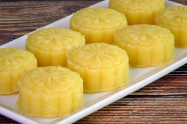 Mung fasulyeli kek (Ivdougao), Çin 'de yazın yapılan geleneksel ve popüler bir Çin tatlısıdır. Geleneksel Çin tıbbında, mung fasulyelerinin soğuk bir özelliği vardır. Yazın vücut ısısını korumaya yardımcı olur.