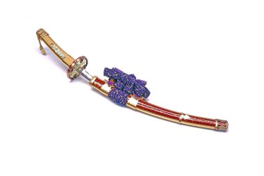 Japon Samuray Kılıcı (Katana) (Dai) (Daito) beyaz arka planda izole edildi