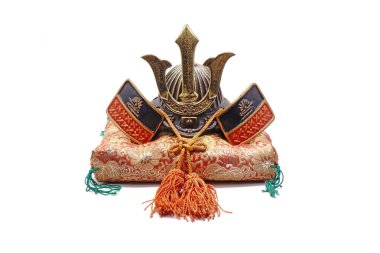 Japon Samuray miğferi beyaz arka planda izole edildi