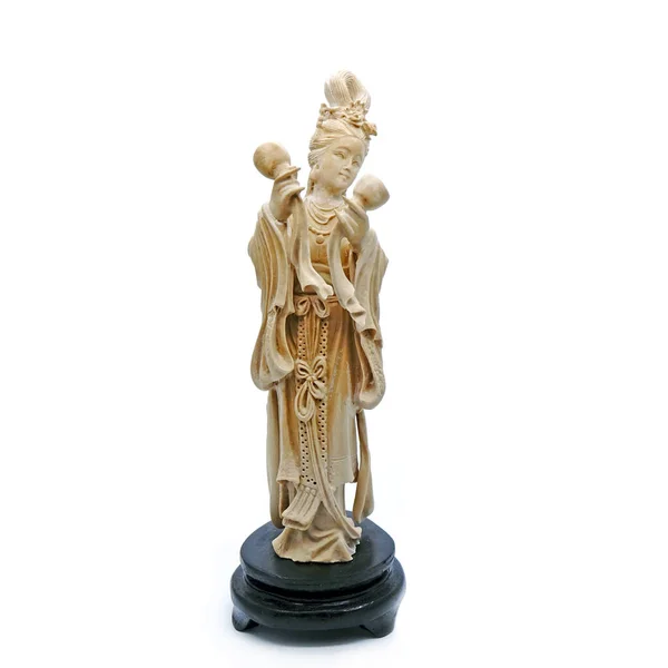 中国の象牙彫刻彫刻 白い背景に孤立した楽器を持つ中国の古代女性 — ストック写真