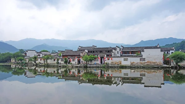 Vattnets Spegling Hongcun Byn Morgonen Hongcun Village Anhui Kina Mest — Stockfoto