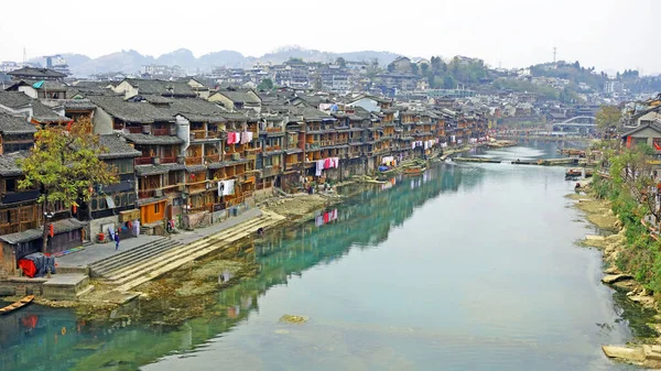 中国湖南省の香西で最も有名な古代の町の一つである奉光古代の町 — ストック写真