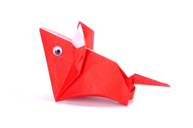 Beyaz arka planda izole edilmiş fare origami kağıt sanatı. DIY hobisi için fikirler (Kendin Yap) Çocuklar için. Çin Zodyakı                             