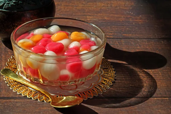 Coloridas Bolas Arroz Glutinoso Jarabe Dulce Tangyuan Yuanxiao Postre Tradicional —  Fotos de Stock