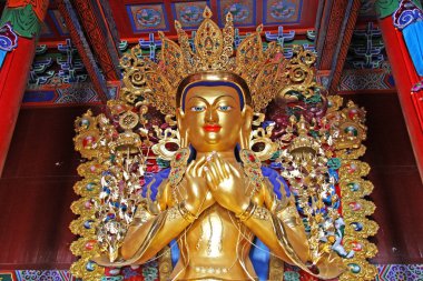 Moğolistan Tapınağı 'nda Altın Bodhisattva heykeli