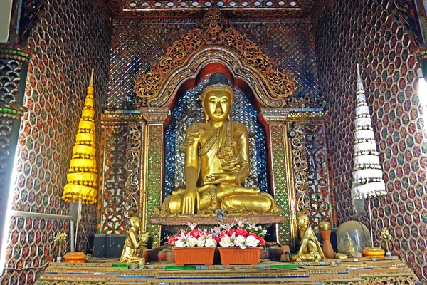 Arany Buddha Alapszabály Észak Thaiföld Szelektív Fókusz — Stock Fotó