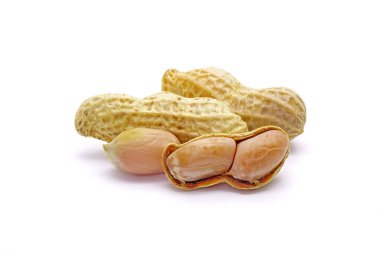 Fıstık beyaz arkaplanda izole edildi