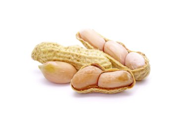 Fıstık beyaz arkaplanda izole edildi