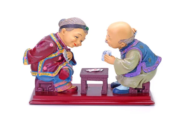 伝統的な中国の人形 白い背景に隔離された老夫婦のトランプ — ストック写真