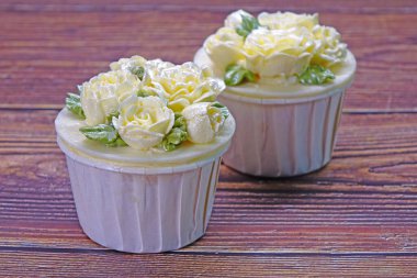 Jasmine cupcake , 12 August was Thailand Mother's day , Thai peoples use Jasmine garland, with gifts, cakes or desserts wishes their mother on this day