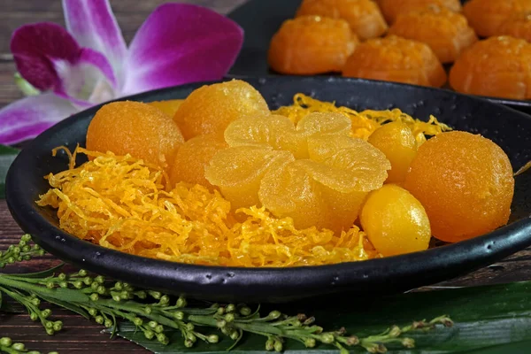 Hidangan Penutup Thailand Tiga Campuran Golden Thai Sweetmeat Tetes Thong — Stok Foto