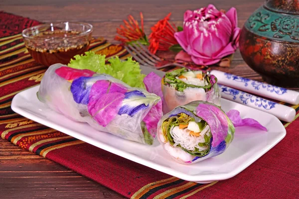 Spring Rolls Edible Flowers Spring Rolls Beautiful Delicious Thai Cuisine —  Fotos de Stock