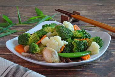 Karışık sebze kızartması: Vejetaryen yemeği