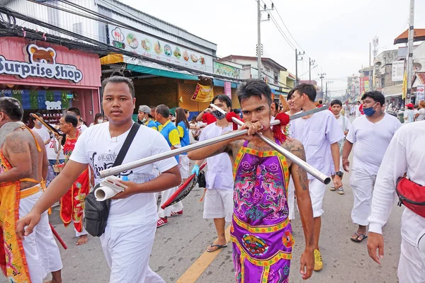 Phuket Thaimaa Lokakuu 2018 Kasvisten Festivaalin Paraati Näyttää Palvojan Henkilön — kuvapankkivalokuva