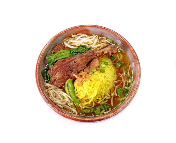 Суп Лапши Уткой Белом Фоне Вид Сверху Знаменитая Азиатская Кухня — стоковое фото