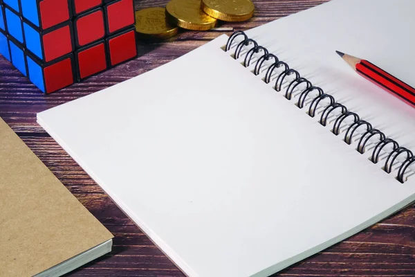 Caderno Lápis Papel Caderno Branco Com Lápis Para Escrever Estudar — Fotografia de Stock