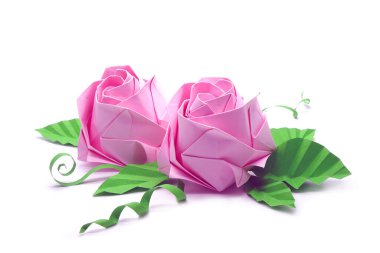 Sevgililer Günü tatili için pembe Origami gülleri, aşk kavramları. Kopya alanı ile beyaz arkaplanda izole.