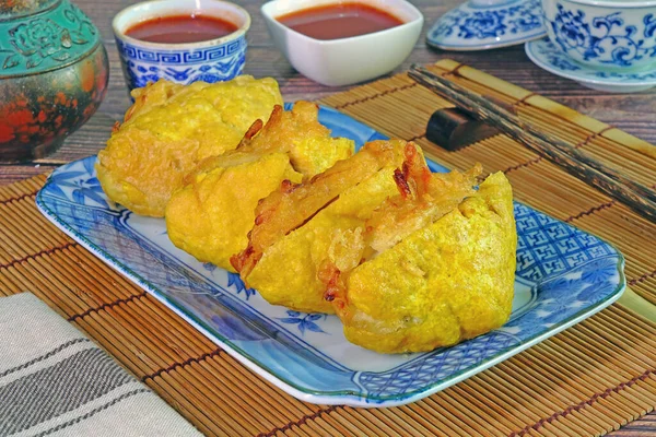 Tofu Tofu Tradicional Frito Recheado Com Cenoura Legumes Servido Com — Fotografia de Stock