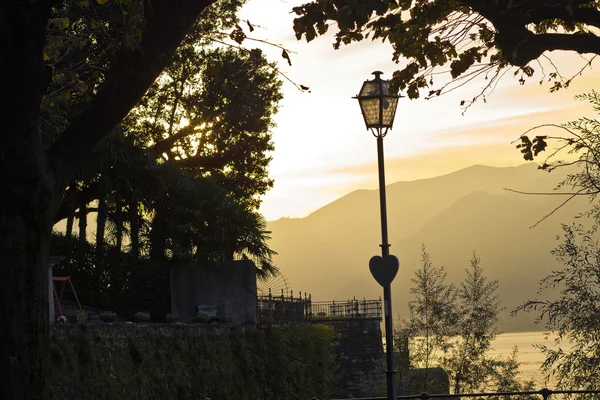 Street lamp on the lake — Stock Photo, Image